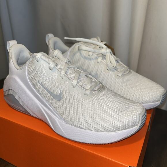NEW Nike AIR ZOOM BELLA 7 White/Pure Platinum US Sizes 6.5 NIB Training Cross Fi - Picture 1 of 12